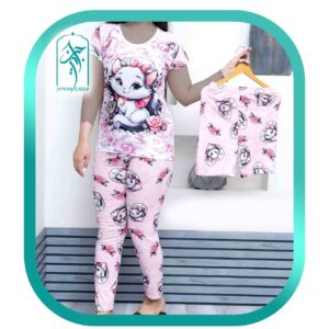 لباس راحتی ۳ تکه دخترانه طرح گربه های اشرافی صورتی مدل 041